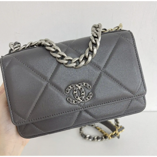 MK [ Pre-owned ] Chanel 19 Wallet On Chain ( Grey )