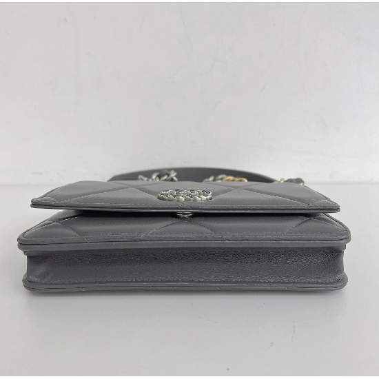 MK [ Pre-owned ] Chanel 19 Wallet On Chain ( Grey )