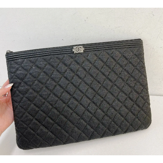 YL [ Pre-owned ] Chanel Boy clutch - Black / phw