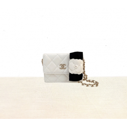 YL [ Pre-owned ] Chanel mini bag with flower chain - white